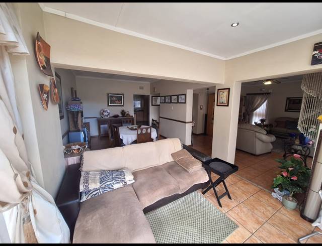 3 BEDROOM HOUSE FOR SALE IN VANDERBIJLPARK SE 2